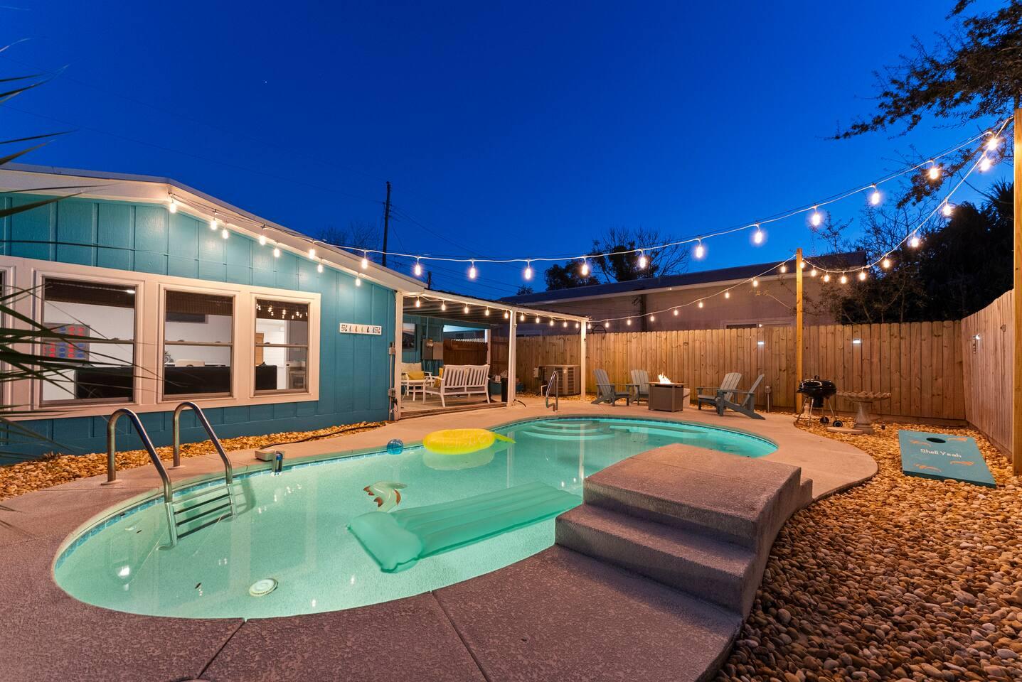 The Turquoise Tui — retro beach cottage with heated pool